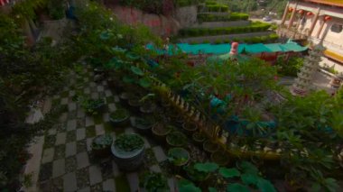 Slowmotion steadycam atış bir Kek Lok Si tapınak adada Penang, Malezya