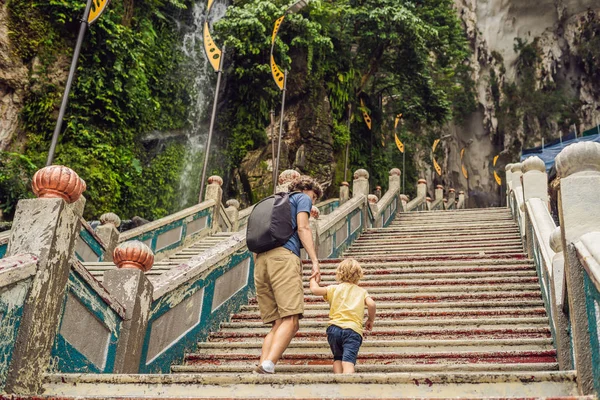 Father Son Background Batu Caves Kuala Lumpur Malaysia Traveling Children — Stock Photo, Image