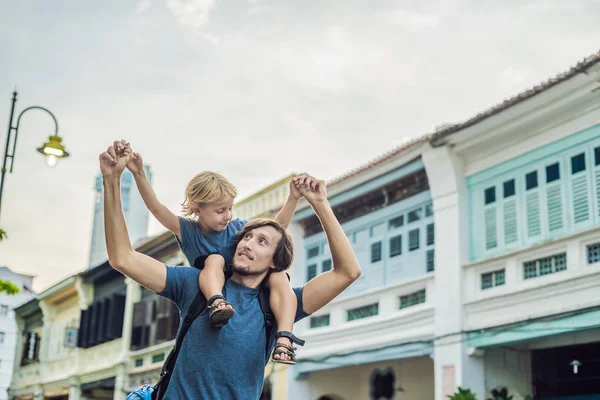 Táta Syn Pozadí Starých Domů Starém Městě Georgetown Penang Malajsie — Stock fotografie