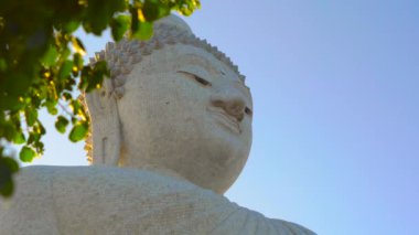 Phuket Island, Tayland tarihinde Big Buddha heykeli Steadicam atış