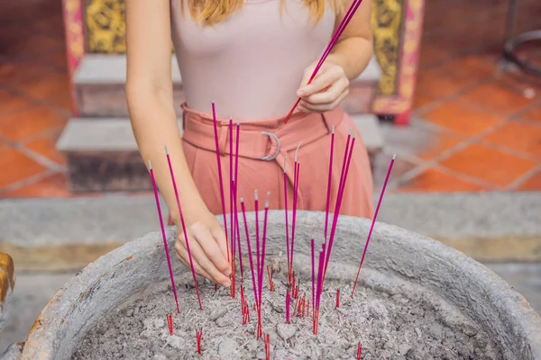 Rökelse Pinnar Joss Stick Potten Brännande Och Rök Användning För — Stockfoto