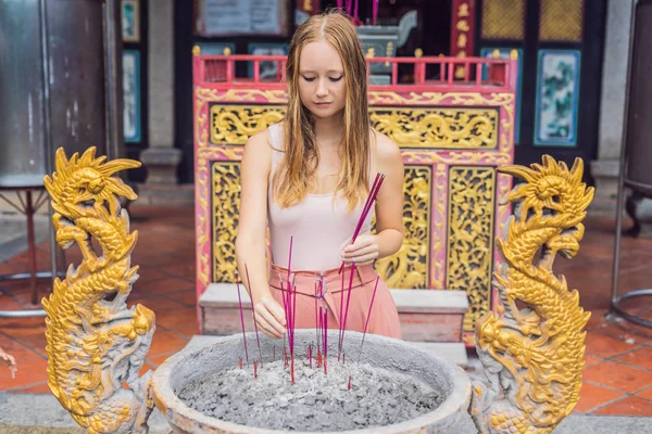 Rökelse Pinnar Joss Stick Potten Brännande Och Rök Användning För — Stockfoto