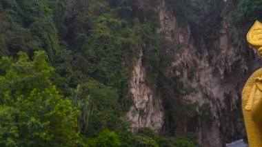 hindu tanrısı muragan heykeli, batu caves tapınak kompleksi kuala lumpur, Malezya