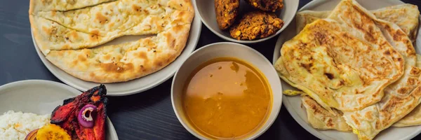 Assortiment Nourriture Indienne Sur Fond Bois Foncé Plats Apéritifs Cuisine — Photo