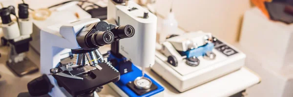 Mesa Preparación Muestras Laboratorio Con Microscopio Óptico Sistema Corte Ultrasónico —  Fotos de Stock