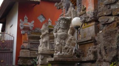 Slowmotion steadicam Puri Saren Kraliyet Sarayı, Ubud bir kadeh. Bali