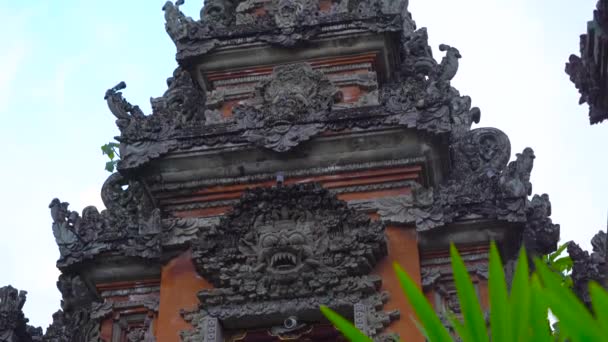 Pura Taman サラスワティ寺院、ウブドのステディカム ショット。バリ島 — ストック動画