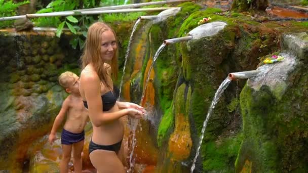 Mother Son Taking Shower Using Old Fountains Garden — Stockvideo