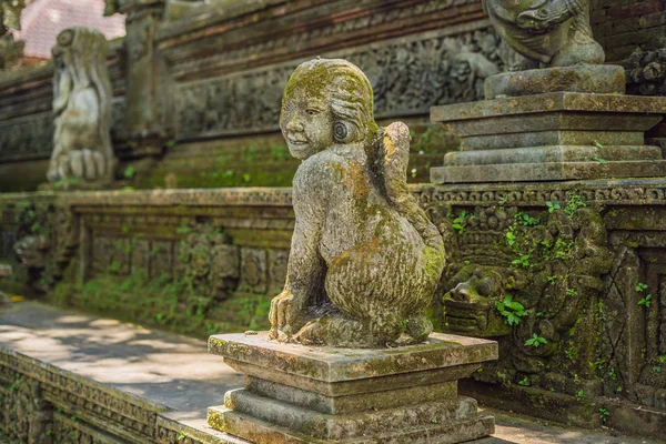 Statua Nella Foresta Scimmie Sacre Giorno Ubud Bali Indonesia — Foto Stock