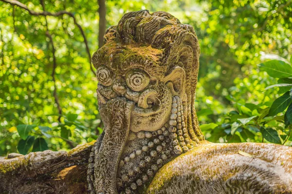 Statua Nella Foresta Scimmie Sacre Giorno Ubud Bali Indonesia — Foto Stock