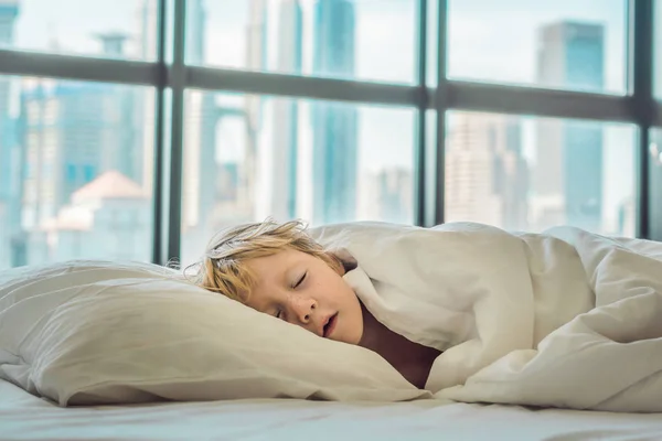 Smiling Boy Bed Waking Big City Background Skyscrapers Children Health — Stock Photo, Image