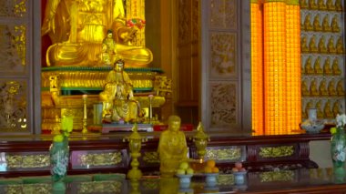 Kek Lok Si Budist Tapınağı Penang Adası, Malezya içinde altın heykel