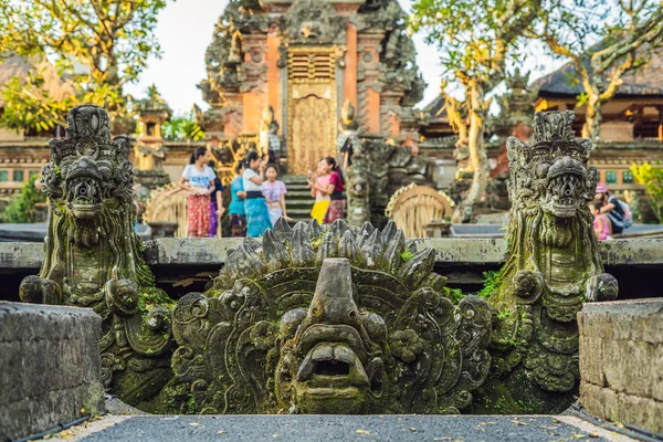 Templo de Pura Taman Kemuda Saraswati em Ubud, ilha de Bali, Indonésia — Fotografia de Stock