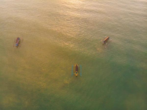 Traditionelle Balinesiske Både Jimbaran Strand Ved Solnedgang Bali Indonesien - Stock-foto