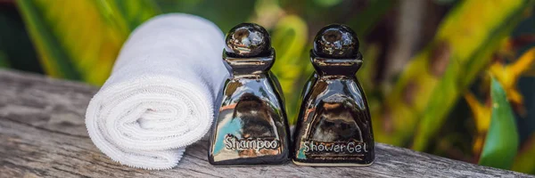 Spa Duş Jeli Havlu Yanındaki Şampuan — Stok fotoğraf