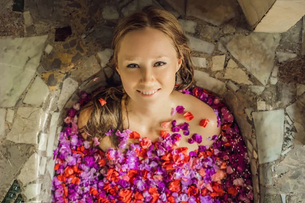 Young Woman Relaxing Spa Bath Petals Tropical Flowers Aroma Oil — Stock Photo, Image