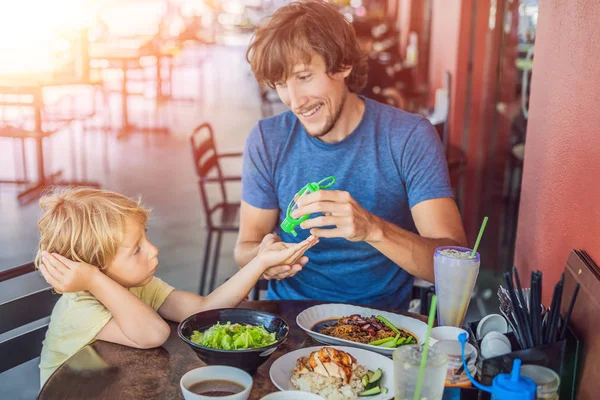 Father Son Using Wash Hand Sanitizer Gel Food Cafe — Stock Photo, Image