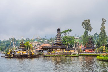 Endonezya 'nın Bali adasındaki Pura Ulun Danu Bratan su tapınağı