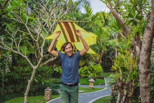 Ember Dob Kite Parkban Ubud Bali Szigetén Indonézia — Stock Fotó