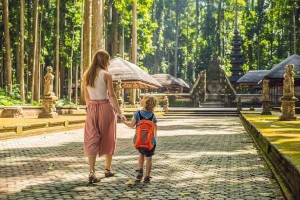 Anne Oğlu Ubud Ormanı Maymun Orman Bali Endonezya Seyahat — Stok fotoğraf