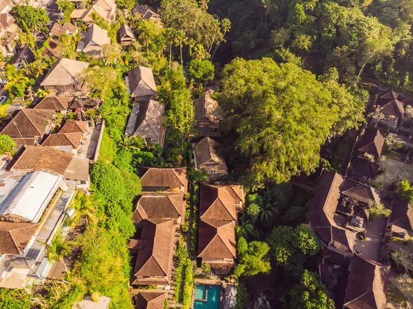 Foto de drone, Ubud. Paisajes aéreos en Ubud, Bali, Indonesia —  Fotos de Stock