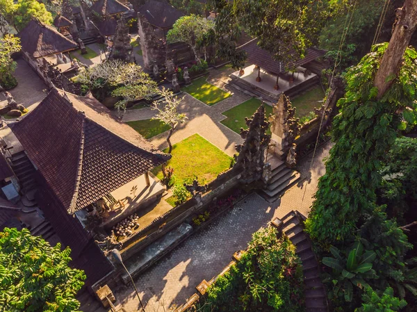 Vista Aérea Arquitectura Antigua Del Templo Pura Gunung Lebah Ubud —  Fotos de Stock