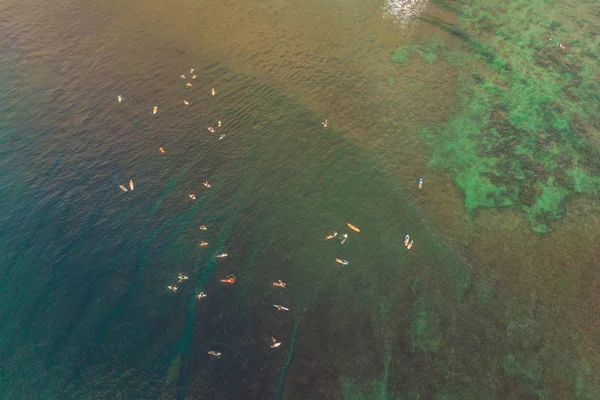Vista Aérea Gente Surfeando Las Olas Agua Del Océano Resort — Foto de Stock