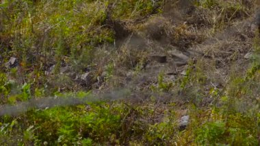 Vladivostok, Rusya - 8 Ekim 2018: Ağır çekim çekim enduro motosiklet yarış toprak yol üzerinde