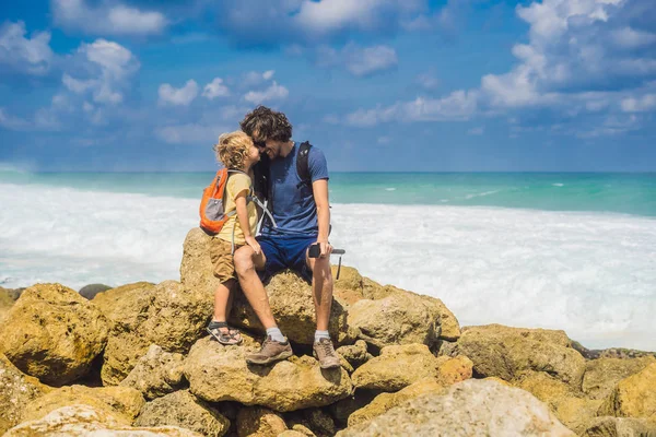 Father Son Resting Rocks Melasti Beach Bali Island Indonesia — Stock Photo, Image