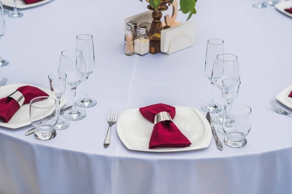 Decoração de mesa de casamento, serviço de catering Conjunto de mesa para uma festa de evento ou recepção de casamento — Fotografia de Stock