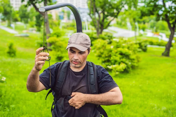 Cameraman setting up heavy duty professional 3-axis gimbal stabilizer for cinema camera — Stock Photo, Image