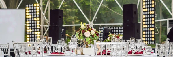 Decoración de mesa de boda, servicio de catering Conjunto de mesa para una fiesta de evento o recepción de boda BANNER, formato largo — Foto de Stock