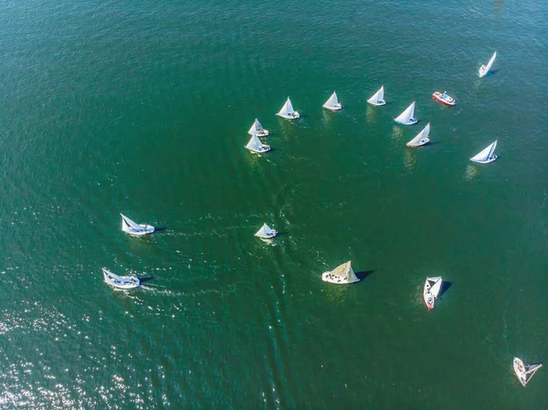 Zeilboot Schot Boven Het Helder Blauwe Water Van Oceaan Tonen — Stockfoto