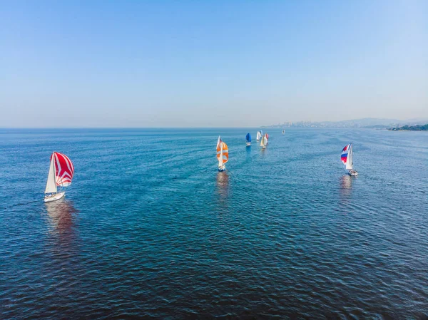 Zeilboot Schot Boven Het Helder Blauwe Water Van Oceaan Tonen — Stockfoto