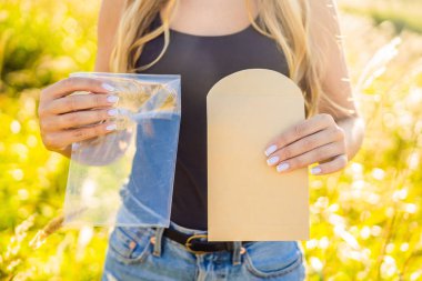 Sıfır atık kavramı. Plastik veya kağıt torba kullanın. Sıfır atık, yeşil ve bilinçli yaşam kavramı
