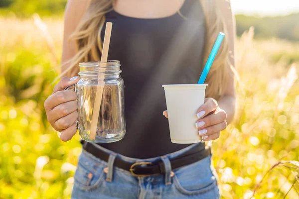 Zero waste concept. Use a plastic glass and plastic straw or mason jar and bamboo straw. Zero waste, green and conscious lifestyle concept. Reusable on the go drink container ideas — Stock Photo, Image