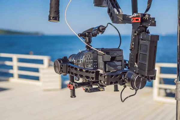 Profeccional cinema camera on a 3-axis camera stabilizer system on a commercial production set — Stock Photo, Image