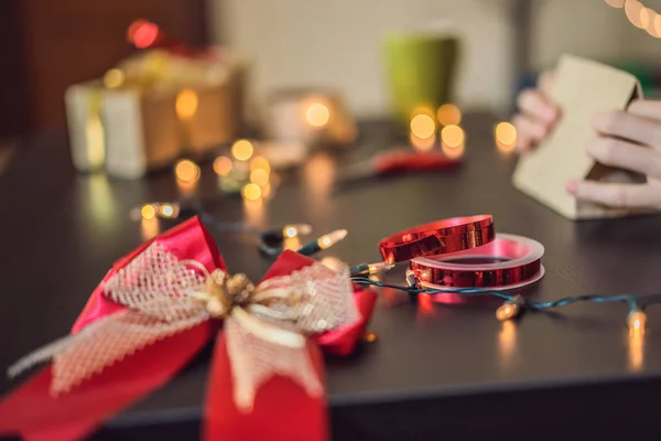 Bow Kleurrijke Decoratieve Lint Tafel Met Fairy Lichten — Stockfoto