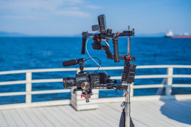 profeccional sinema kamera üzerinde bir ticari üretim sette 3-eksenli kamera sabitleyici sistemi