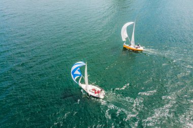Yelkenli Yatlar. Serisi tekneler ve gemiler. Uçak fotoğraf