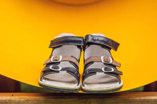 Zapatos Ortopédicos Infantiles Con Soporte Arco Patio Recreo — Foto de Stock