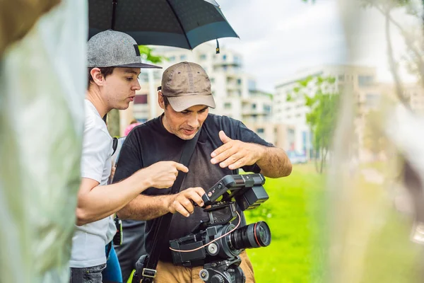 Videocamera digitale Stabilizzazione Gimbal. Apparecchiatura di videografia DSLR . — Foto Stock