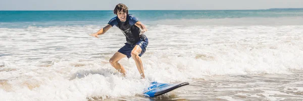 Young Male Beginner Surfer Learning Surfing Sea Foam Bali Island — Stock Photo, Image