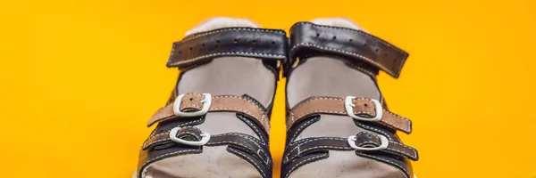 Zapatos ortopédicos para niños. Thomas Heel, soporte de arco BANNER, FORMATO LARGO — Foto de Stock