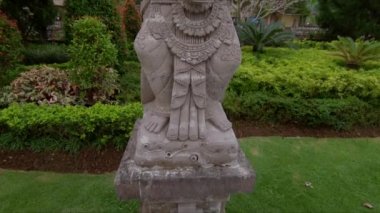 Kutsal taş heykel doğal park maymun orman Ubud Köyü, Bali, Endonezya