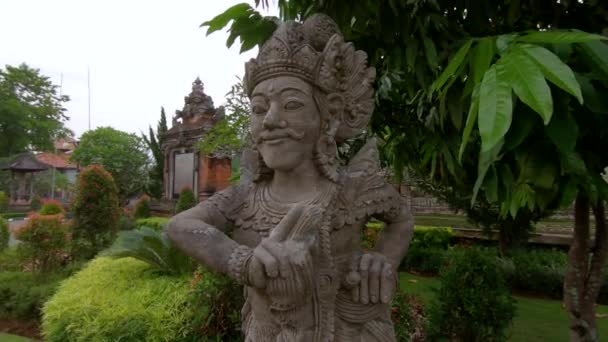 Estatuas Piedra Sagrada Parque Natural Bosque Monos Aldea Ubud Bali — Vídeos de Stock