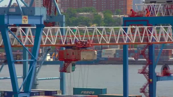 Vladivostok Ryssland Augusti 2018 Kommersiella Hamnen Med Arbetar Industriell Kran — Stockvideo