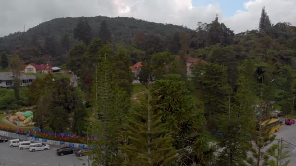 Cameron Highlands bölgesi, Malezya - 24 Nisan, 2018:Aerial çekim üzerinde Cameron Highlands merkezinin — Stok video