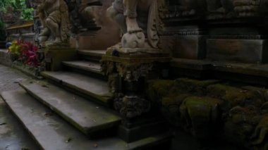 Yavaş hareket kapısı Ubud Bali Adası, Endonezya Pura Gunung Lebah Tapınağı'nın
