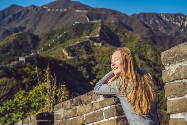 Happy cheerful joyful tourist woman at Great Wall of China having fun on travel smiling laughing and dancing during vacation trip in Asia. Girl visiting and sightseeing Chinese destination — Stock Photo, Image